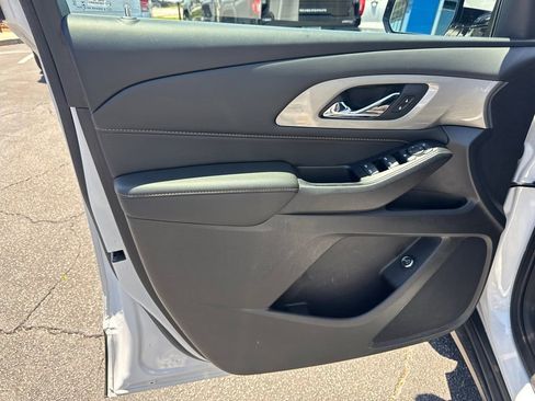 Used 2020 Chevrolet Traverse LT FWD image 11