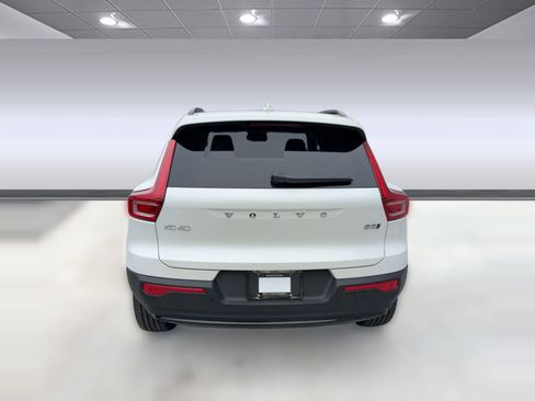 New 2026 Volvo XC40 B5 Plus w/ Climate Package AWD/4WD image 10