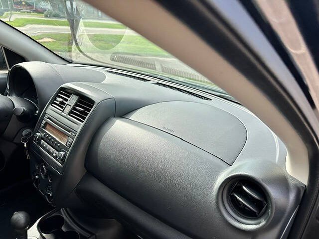 Used 2016 Nissan Versa S FWD image 11