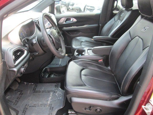 Used 2023 Chrysler Pacifica Touring-L w/ S Appearance Package AWD/4WD image 11