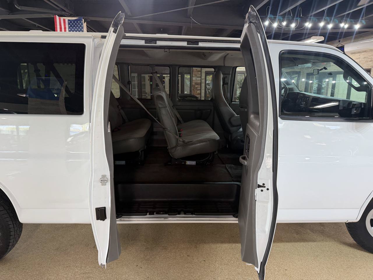 Used 2016 Chevrolet Express 3500 LT w/ LT Preferred Equipment Group RWD image 13