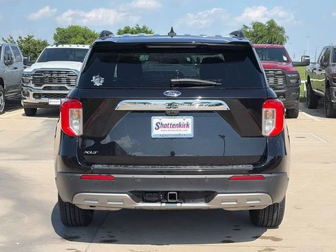 Used 2023 Ford Explorer XLT w/ Equipment Group 202A RWD image 8