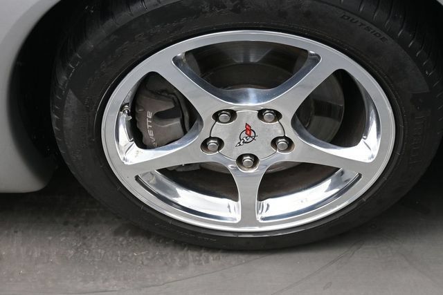 Used 2004 Chevrolet Corvette Coupe RWD image 23
