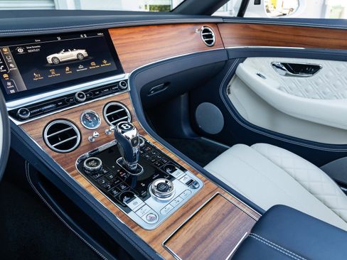 Used 2022 Bentley Continental GT image 16