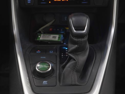 Used 2020 Toyota RAV4 Limited image 20