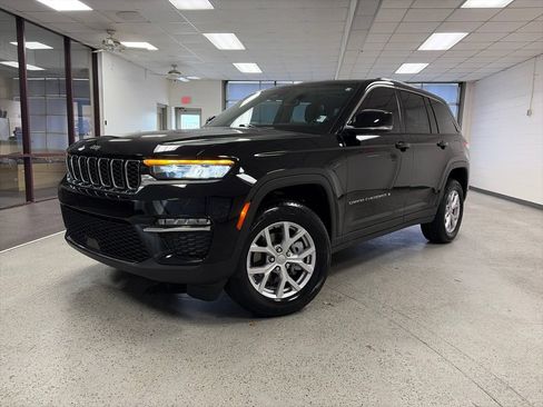 Certified 2022 Jeep Grand Cherokee Limited AWD/4WD image 35