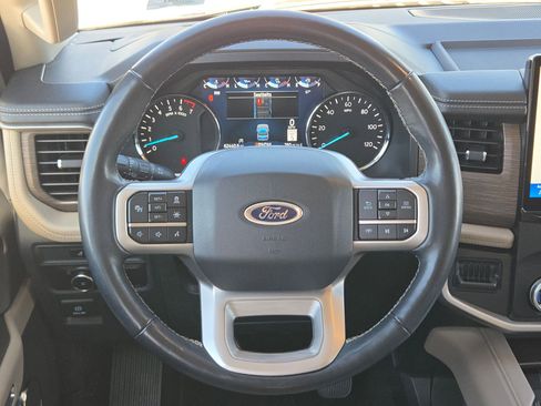 Used 2024 Ford Expedition Limited image 19
