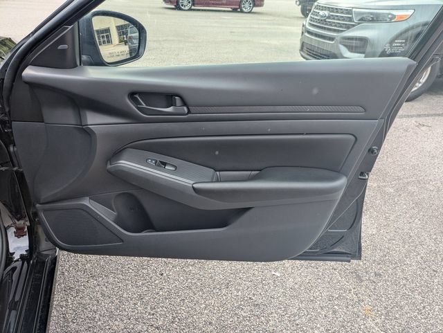 Used 2024 Nissan Altima 2.5 S FWD image 32