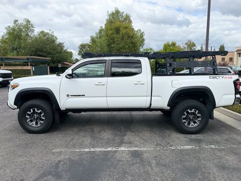 Used 2017 Toyota Tacoma TRD Off-Road w/ Tow Package AWD/4WD image 2