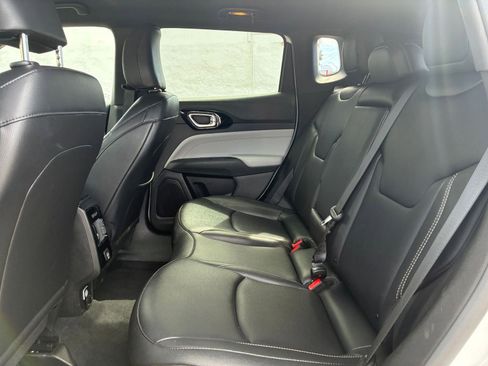 Used 2025 Jeep Compass Limited image 27