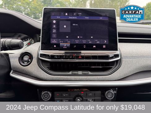 Used 2024 Jeep Compass Latitude AWD/4WD image 12