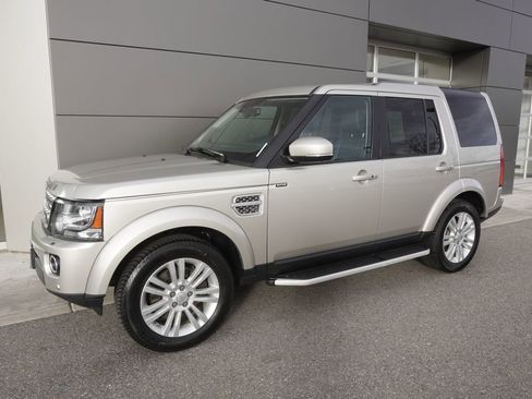 Used 2016 Land Rover LR4 HSE LUX image 3