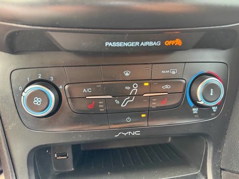 Used 2017 Ford Focus SE w/ Cold Weather Package FWD image 16