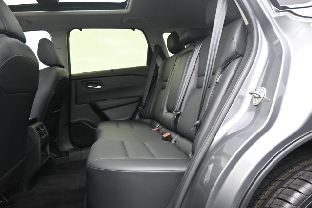 Certified 2023 Nissan Rogue SV w/ SV Premium B Package FWD image 11