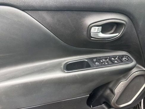 Used 2019 Jeep Renegade Limited w/ LED Lighting Group AWD/4WD image 13