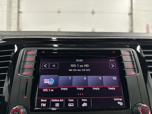 Used 2018 Volkswagen Beetle 2.0T FWD image 28