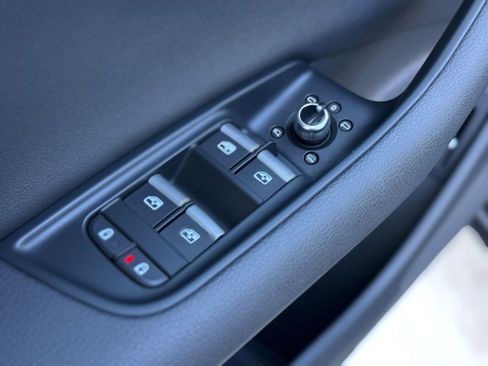 Certified 2025 Audi Q7 2.0T Premium w/ Convenience Package image 23