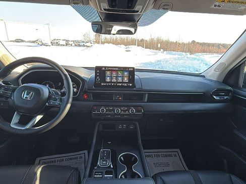 Used 2025 Honda Pilot Touring image 29