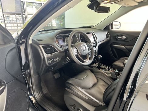 Used 2022 Jeep Cherokee Limited image 2