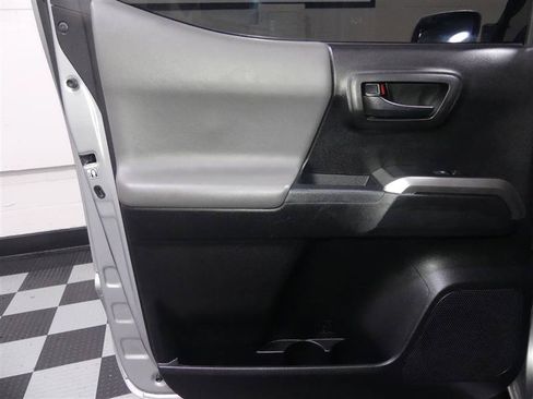 Used 2020 Toyota Tacoma SR5 w/ Blackout Package AWD/4WD image 23