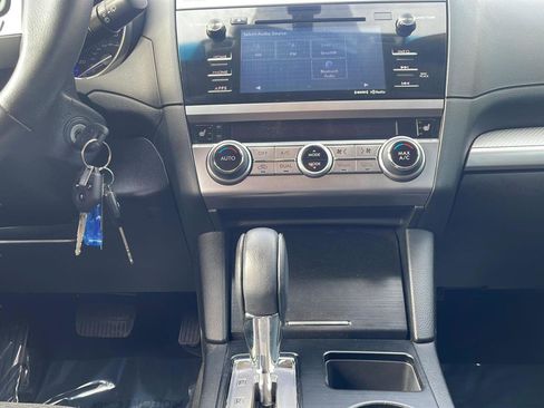 Used 2017 Subaru Outback 2.5i Premium image 15