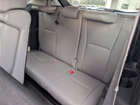 Used 2022 Toyota Highlander XLE FWD image 36