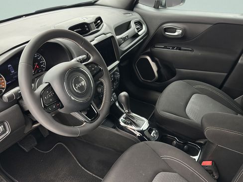 Used 2021 Jeep Renegade Latitude AWD/4WD image 12