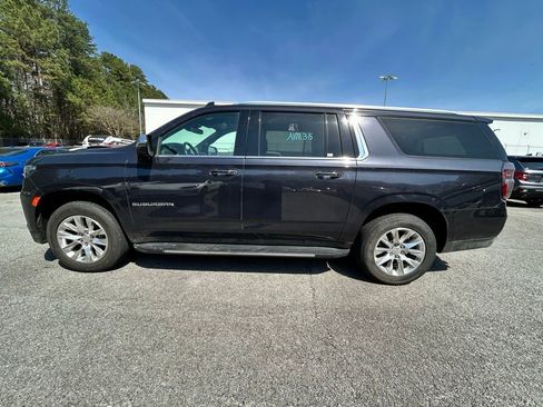 Used 2023 Chevrolet Suburban Premier image 4