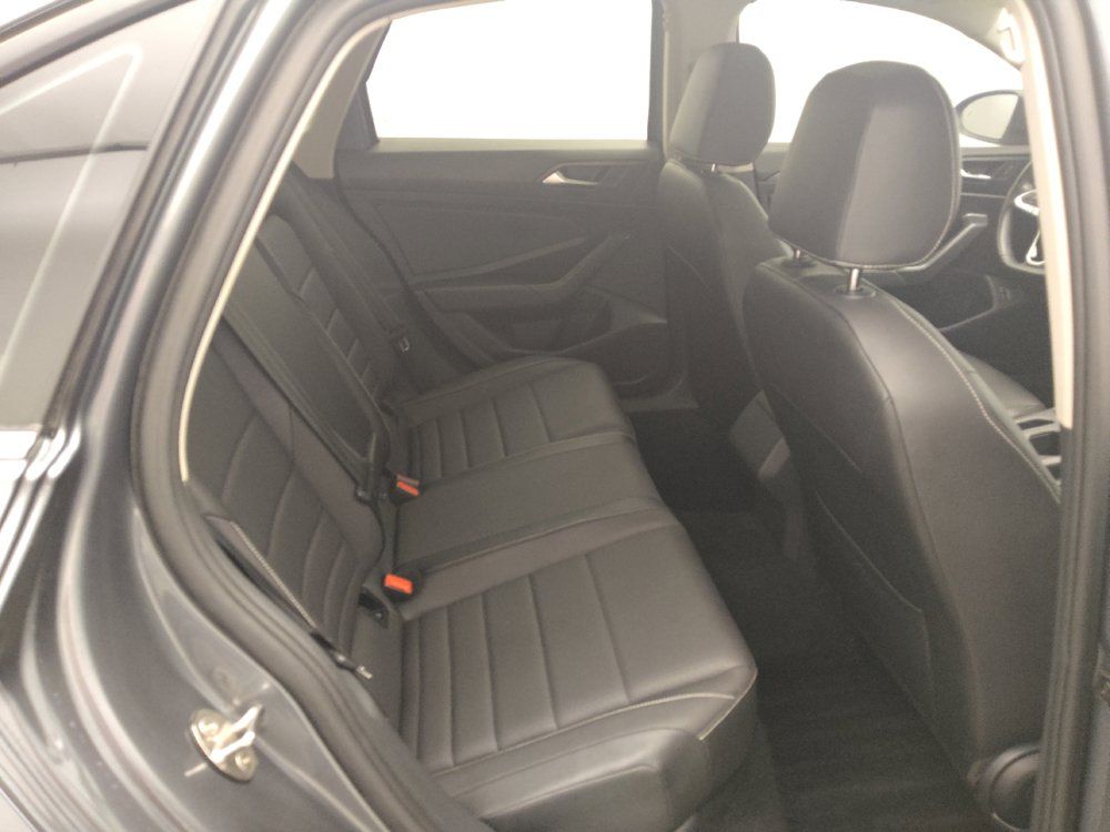 Used 2024 Volkswagen Jetta SE w/ Panoramic Sunroof Package FWD image 19