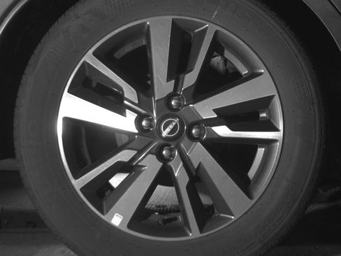 Used 2025 Nissan Versa SV FWD image 15