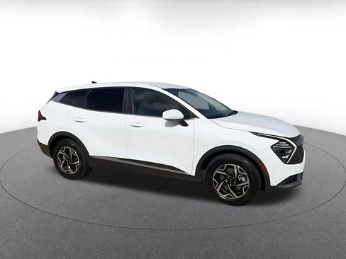 Used 2025 Kia Sportage LX FWD image 2