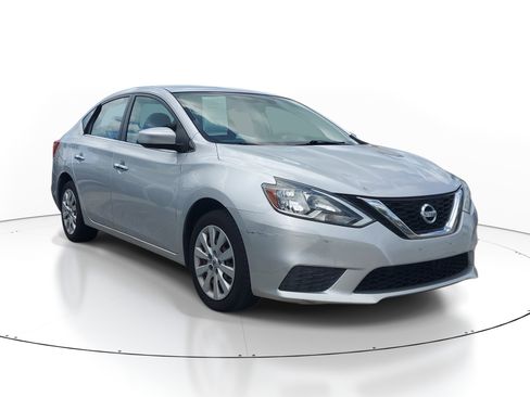 Used 2016 Nissan Sentra S image 2