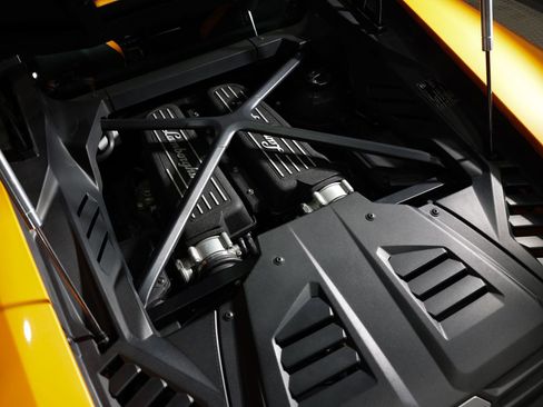 Used 2020 Lamborghini Huracan EVO image 37