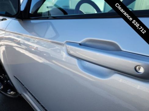 Used 2025 Jeep Grand Cherokee Limited w/ Luxury Tech Group II AWD/4WD image 17