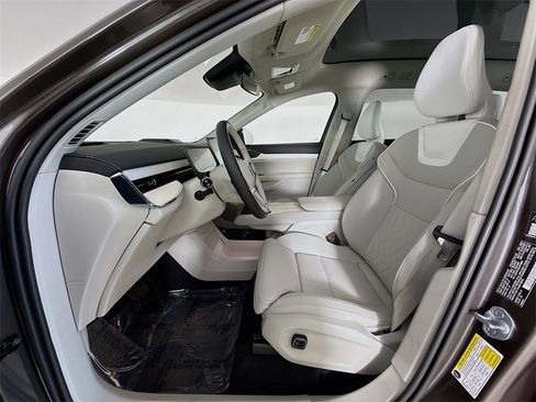 New 2025 Volvo EX90 Ultra w/ Protection Package Premier image 21