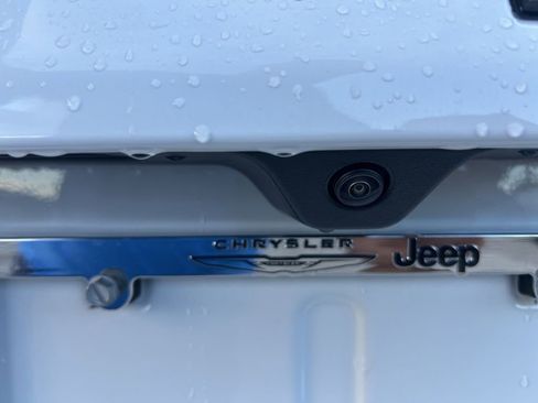 New 2025 Jeep Compass Latitude w/ Sun & Sound Group image 21