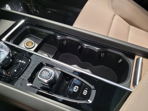 New 2026 Volvo XC60 B5 Plus w/ Protection Package Premier image 19