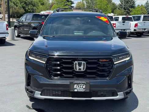 Used 2025 Honda Pilot TrailSport image 2