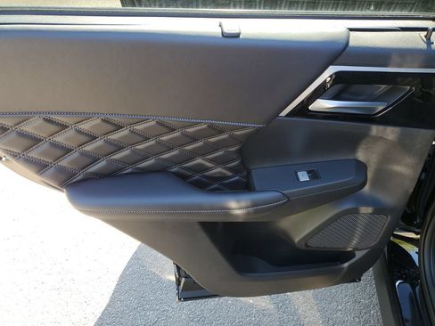 New 2026 Nissan Rogue Platinum AWD/4WD image 10