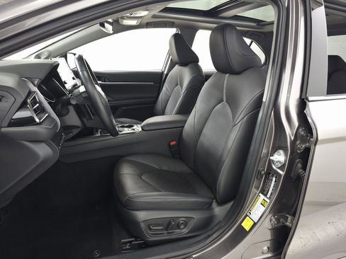 Used 2023 Toyota Camry XSE w/ Navigation Package image 12