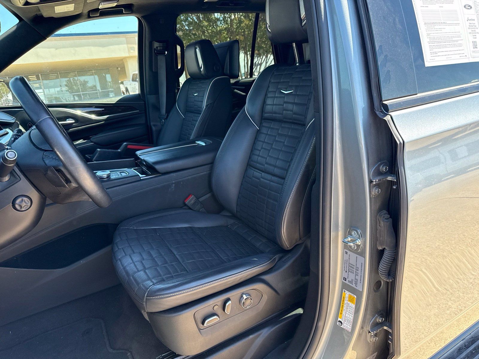 Used 2024 Cadillac Escalade Sport Platinum w/ LPO, ONYX Package AWD/4WD image 14