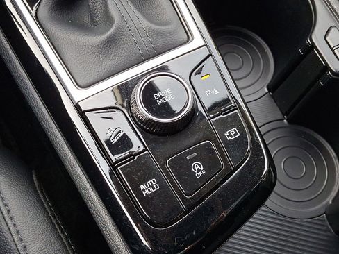 Used 2025 Kia Sportage EX w/ Premium Package image 24