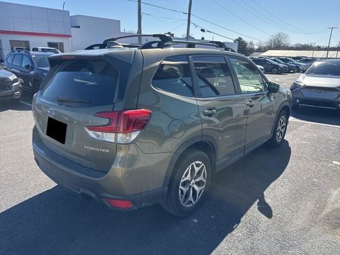Used 2023 Subaru Forester Premium image 4