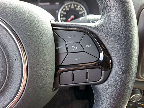 Used 2022 Jeep Renegade Altitude w/ Convenience Group AWD/4WD image 18