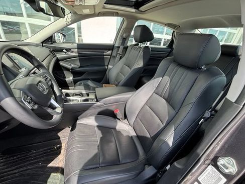 Used 2018 Honda Accord Touring image 9