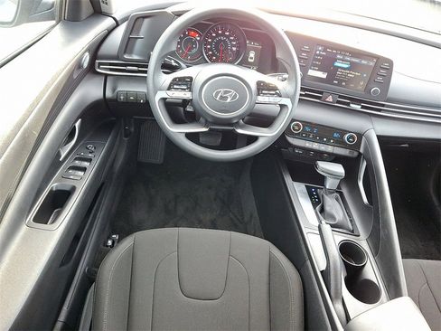 Used 2023 Hyundai Elantra SEL image 2