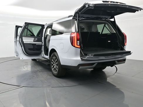 Used 2025 Ford Expedition Max Platinum image 43