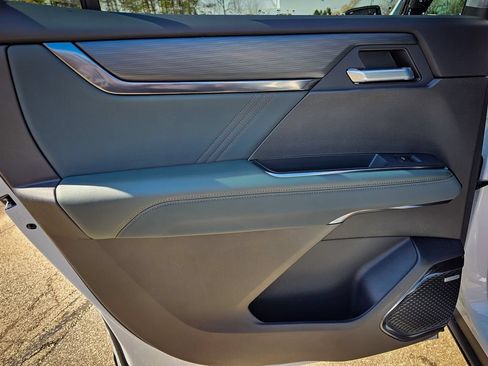 New 2026 GMC Acadia AT4 w/ LPO, Floor Liner Package AWD/4WD image 31
