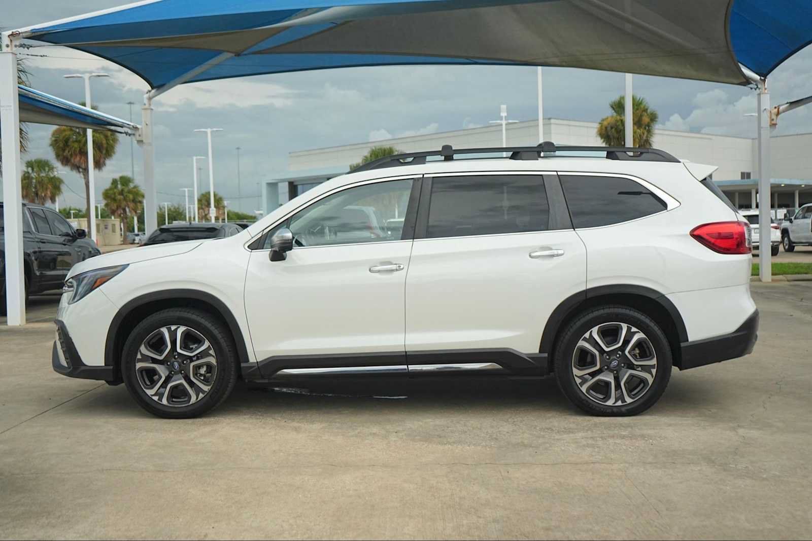 Used 2023 Subaru Ascent Touring AWD/4WD image 3