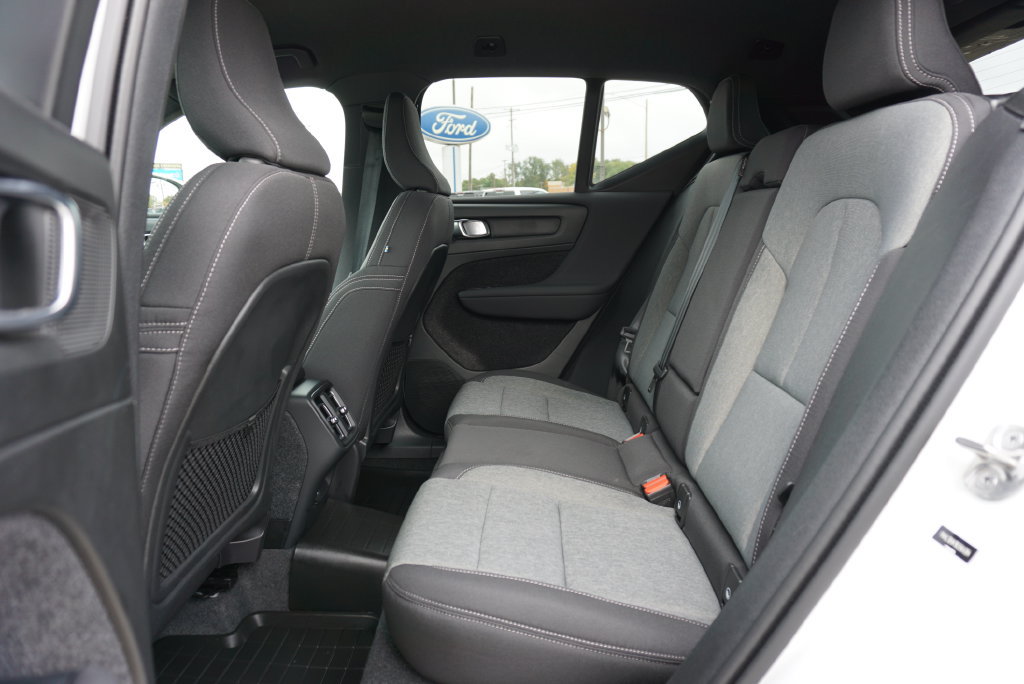 Used 2024 Volvo XC40 B5 Core AWD/4WD image 12